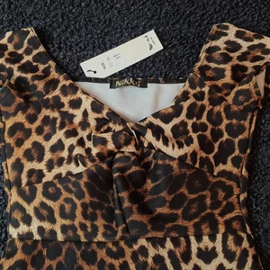 Klänning storlek 32-34 - Helt ny