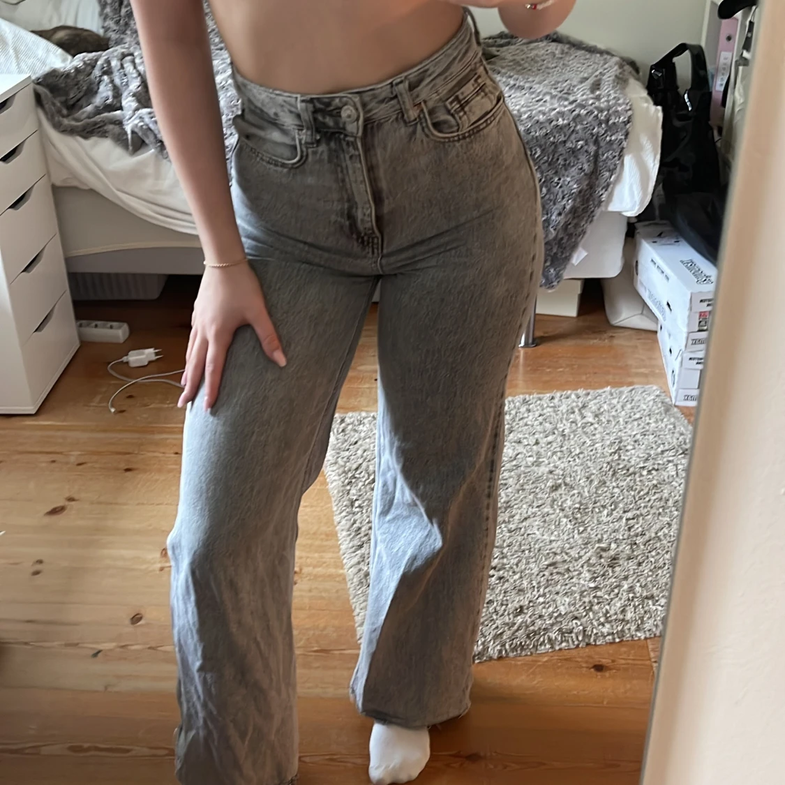 Gråa stradivarius jeans - 90