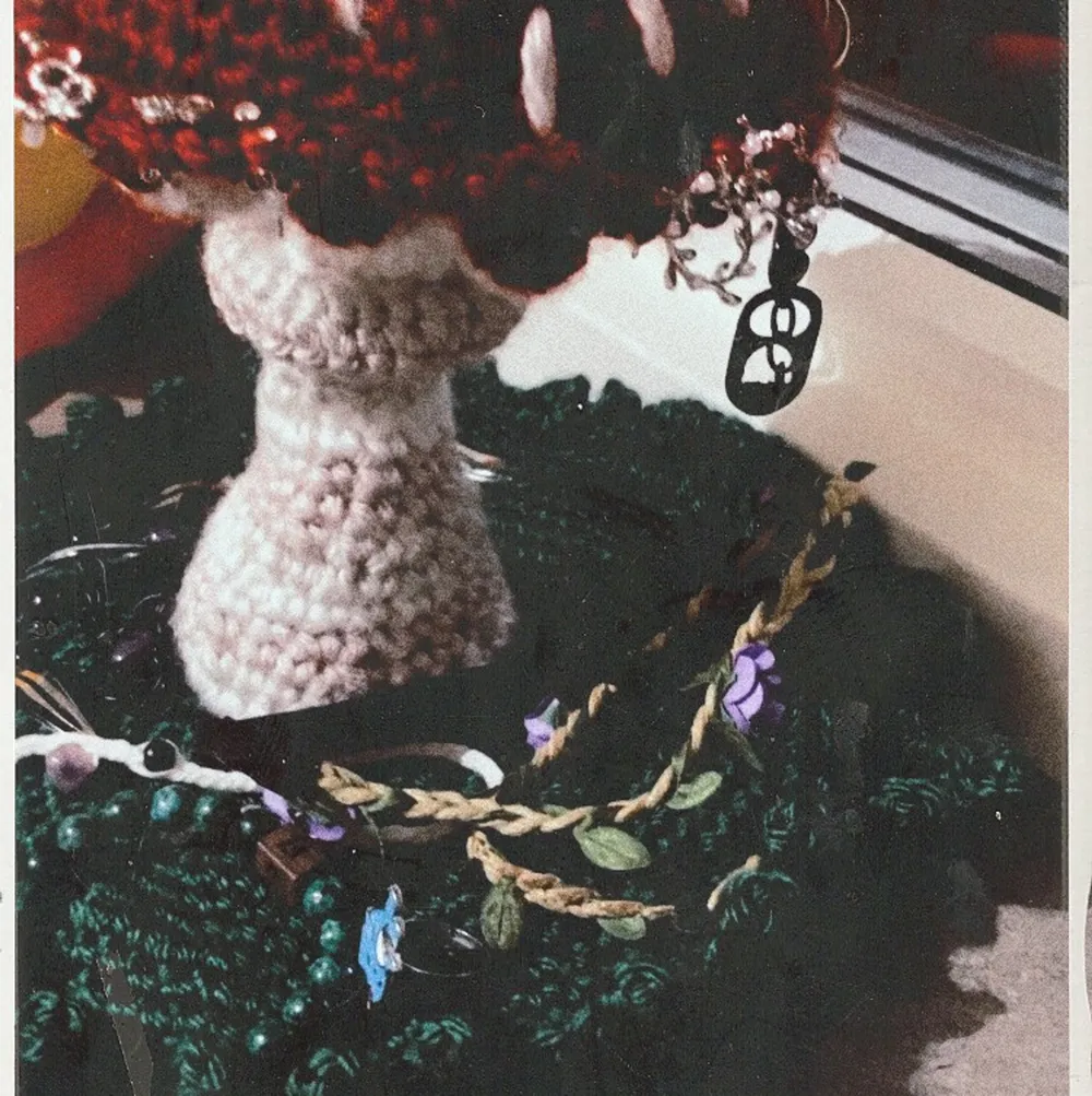 Toadstool as a jewelry holder. Onesize one color, but can make it custom! Handmade. Contact this ad if you want a custom order.  Can make anything!. Accessoarer.