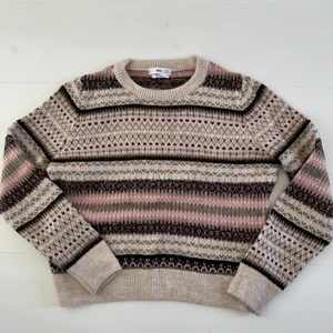 stickad tröja från mango!  - sparsamt använd! pris kan diskuteras ☺️