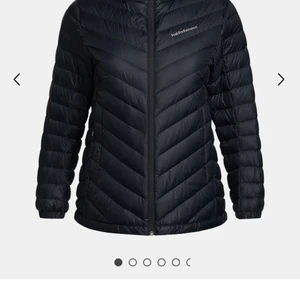 Peak performance jacka - Säljer min peak performance jacka då den inte kommer till anvädning och bara tar upp massa plats. Det är heller inte min stil längre så vill bli av med den så fort som möjligt :) 