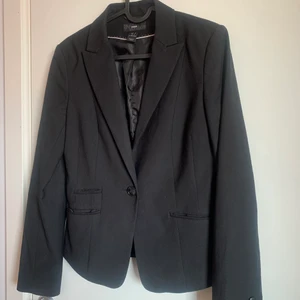 Kavaj - Fin kavaj i svart från HM. Inget att anmärka på