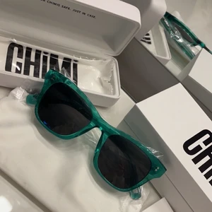 Nya chimi solglasögon 007 - Oanvända chimi solglasögon. plast kvar. Modell: 007