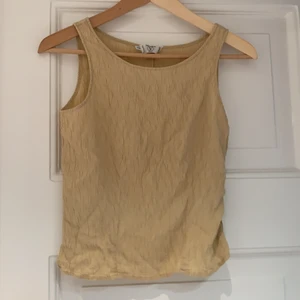 Valentino top - Vintage. Blixtlåset korvar sig så den kan va bra att byta. Otroligt fint material.. matt siden?