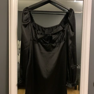 Silkesklänning - Jättefin, men använder tyvärr inte