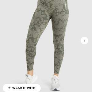 Säljer mina knappt använda gymshark tights!! Jöttesnygga men använder dom aldrig, priset är + frakt