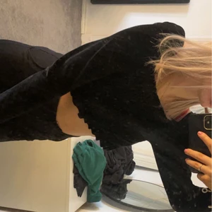 topp - säljer denna fina fest topp. fint skick då den knappt inte är använd.💓