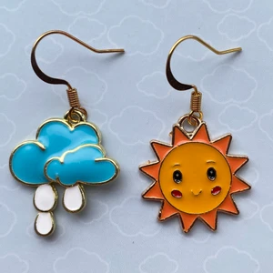 Rain or sun örhängen 💙💛 - Nickelfria krokar och fri frakt 💙💛