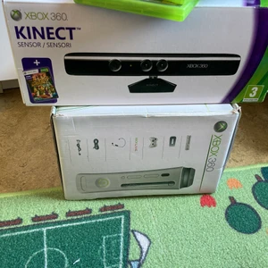 X box 360 med kinect - Kommer med en kontroll och 2 spel 
