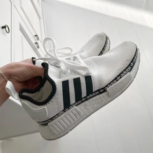 Adidas nmd  - Adidas nmd! Enligt mig världens skönaste sko. Endast använda ca 4 gånger. Nypris 1500kr.