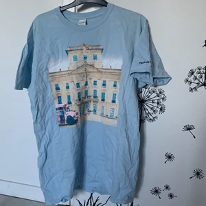 Melanie Martinez  - Köpte denna för 2 år sen, men har inte använt den på två år så den är i ny skick!💕