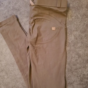 Freddy wr up  - Nyskick mörkbeige, använda 2-3ggr 