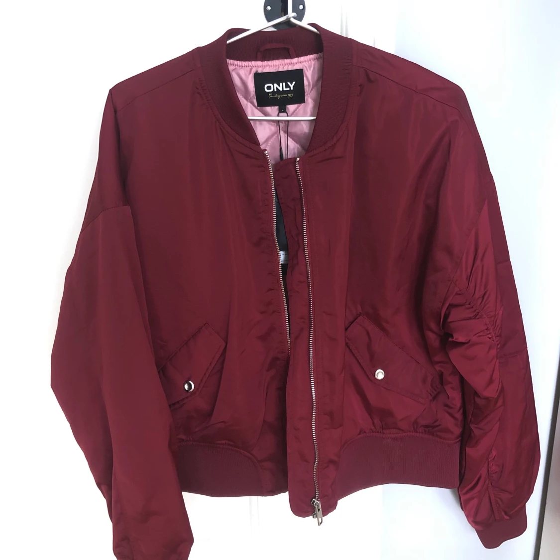 Oanvänd bomberjacka