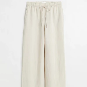 Linnebyxor, Strl M - Helt nya med prislapp kvar. Storlek M. Frakt tillkommer 🤍 Köp direkt för 300kr plus frakt; annars kom med bud 🤍