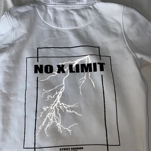 Hoodie  - Säljer denna superfina hoodie  (300kr+ frakt)