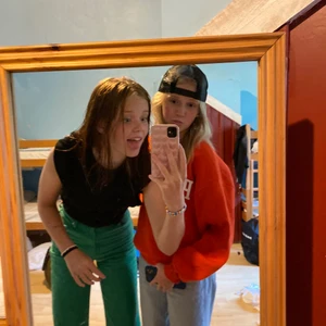 Gröna jeans - Säljer mina jeans från zara köpt förra året! Dom har en jätte snygg grön färg! Köpta för 400kr, tror jag 