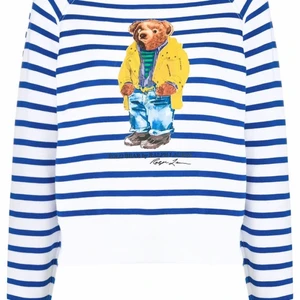 Ralph Lauren tröja - En jätte snygg randig Ralph Lauren sweatshirt!💙 Storlek M. Använt ett fåtal gånger. Startpris 400, säljer beroende på hur mycket folk budar🤍