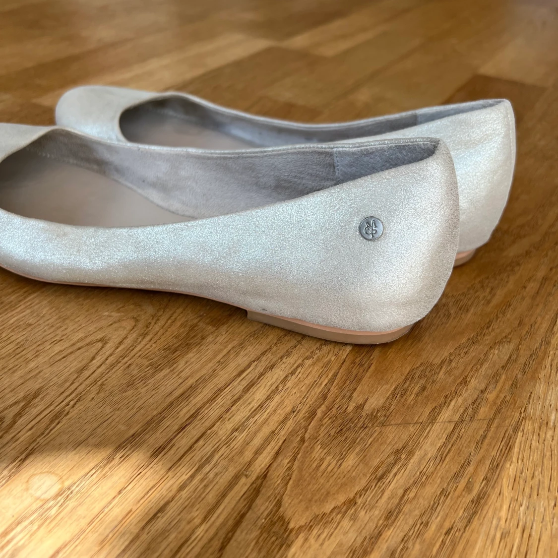 Mjuka ballerinaskor i silver  - 91