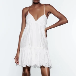 Zara kläning  - Fin sommar kläning från zara. (LÅNAD BILD) skriv för egna bilder. Nypris är 399kr