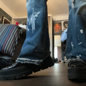 Puma x Fenty Sneakers lack - Sneakers från Puma x Fenty i läder, lack och gummi. Spetsiga. Fint skick. Lite creasade framme vid tån. Pris kan diskuteras