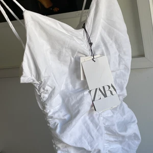 Zara klänning - Säljer då den ej passade! ☀️ nypris: 399 kr