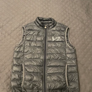EA7 Vest Grä - St M  10/10 bara andvänt 2-3ggr  Köpt för 1600 på JD  