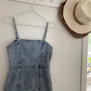 Säljer en jeansklänning  - Använder inte!