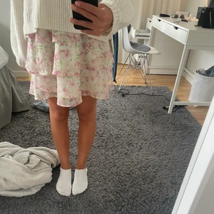 Kjol - Söt kjol som inte kommer till användning, köparen står för frakt och pris kan diskuteras 💗💗