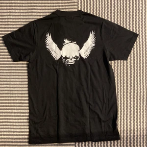 Helt ny t-shirt - Väldigt cool t-shirt som dessutom är helt ny 💖