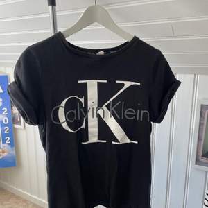 Calvin Klein tshirt storlek xs. Knappt använd 🖤