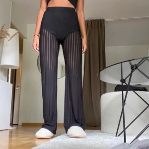 Byxor - Coola typ ribbade byxor, har använts vid ett tillfälle så väldigt bra skick