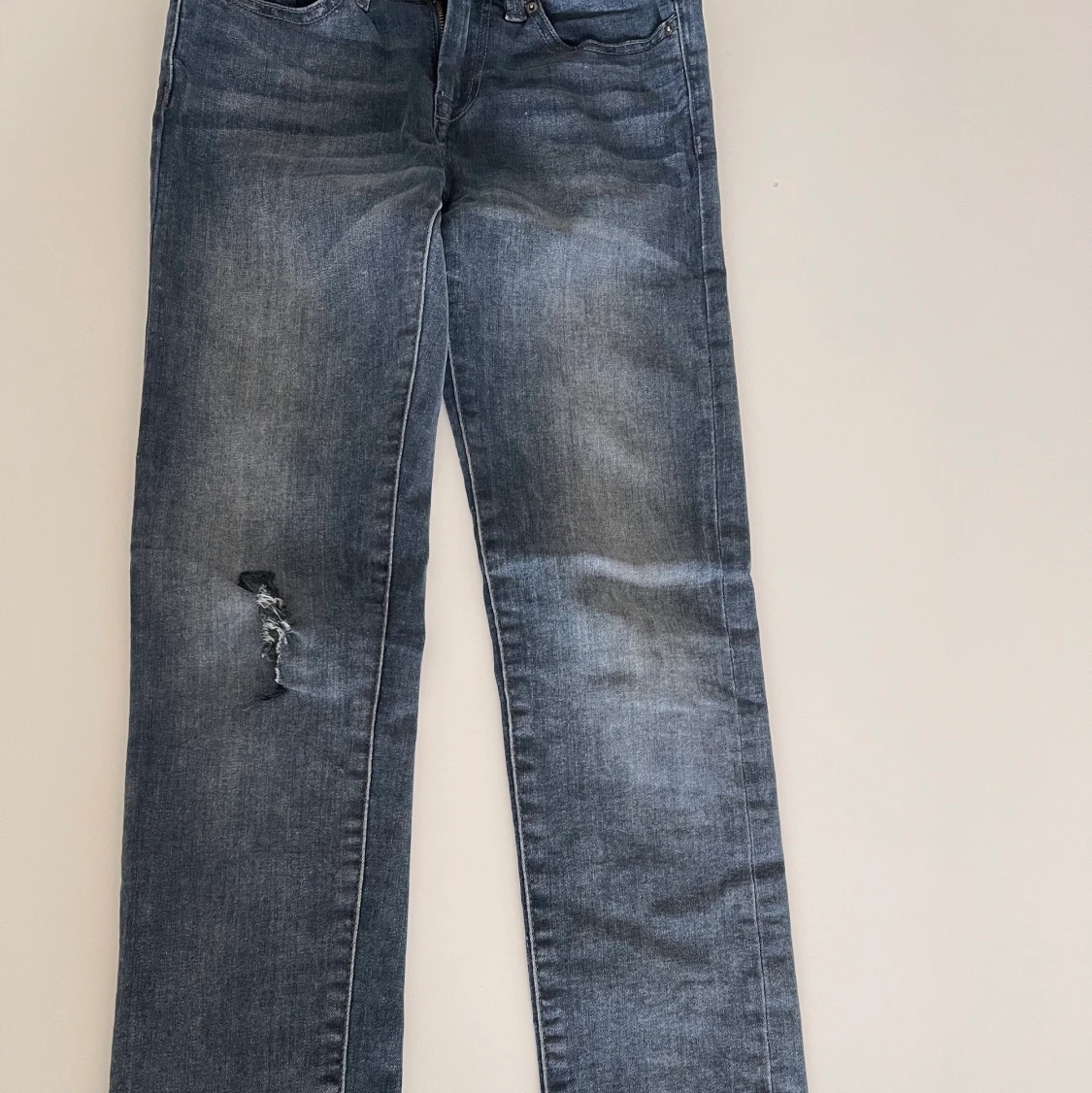 Mörk blåa jeans