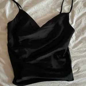 Satin topp - Supersnygg saltintag som inte kommer till användning, från Gina. 200kr +frakt💕