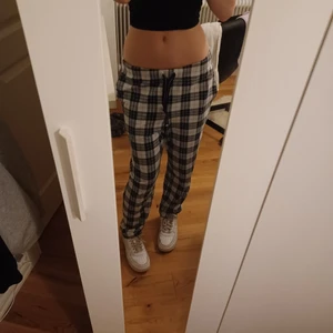 Pyamasbyxor - Blåa pyamasbyxor från kappahl i storlek xs köpta för ungefär 1år sen💗Pris går att diskutera och köparen står för frakten💗