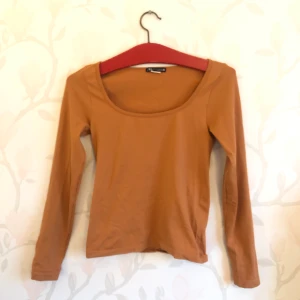 Orange tröja - ”Orange” långärmad från Zara. 🐈storlek XS/S.