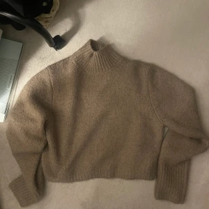 Zara tröja - STICKS, men väldigt fin och nästintill oanvänd! Från zara köpt i vintras ❤️‍🔥