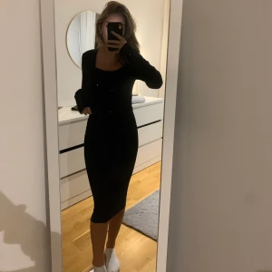 Klänning - Super fin lite längre klänning nu till vintern, sparsamt använd & super skön