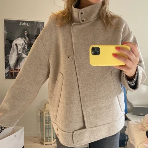 Kort kappa - Säljer min kappa från mango