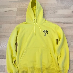 Stussy hoodie  - Stussy hoodie i nyskick Hoodien är i storlek X. Bud från 350: