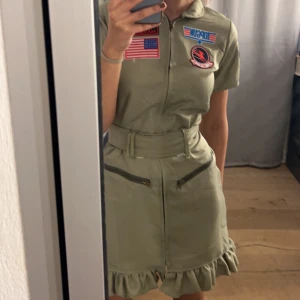 Halloween kostym - Säljer nu min coola halloween dräkt från förra året då jag inte kommer att använda den mer. Den är köpt från buttericks och är använd endast en gång 💖Jag har vanligtvis storlek xs/s och dräkten är i M 