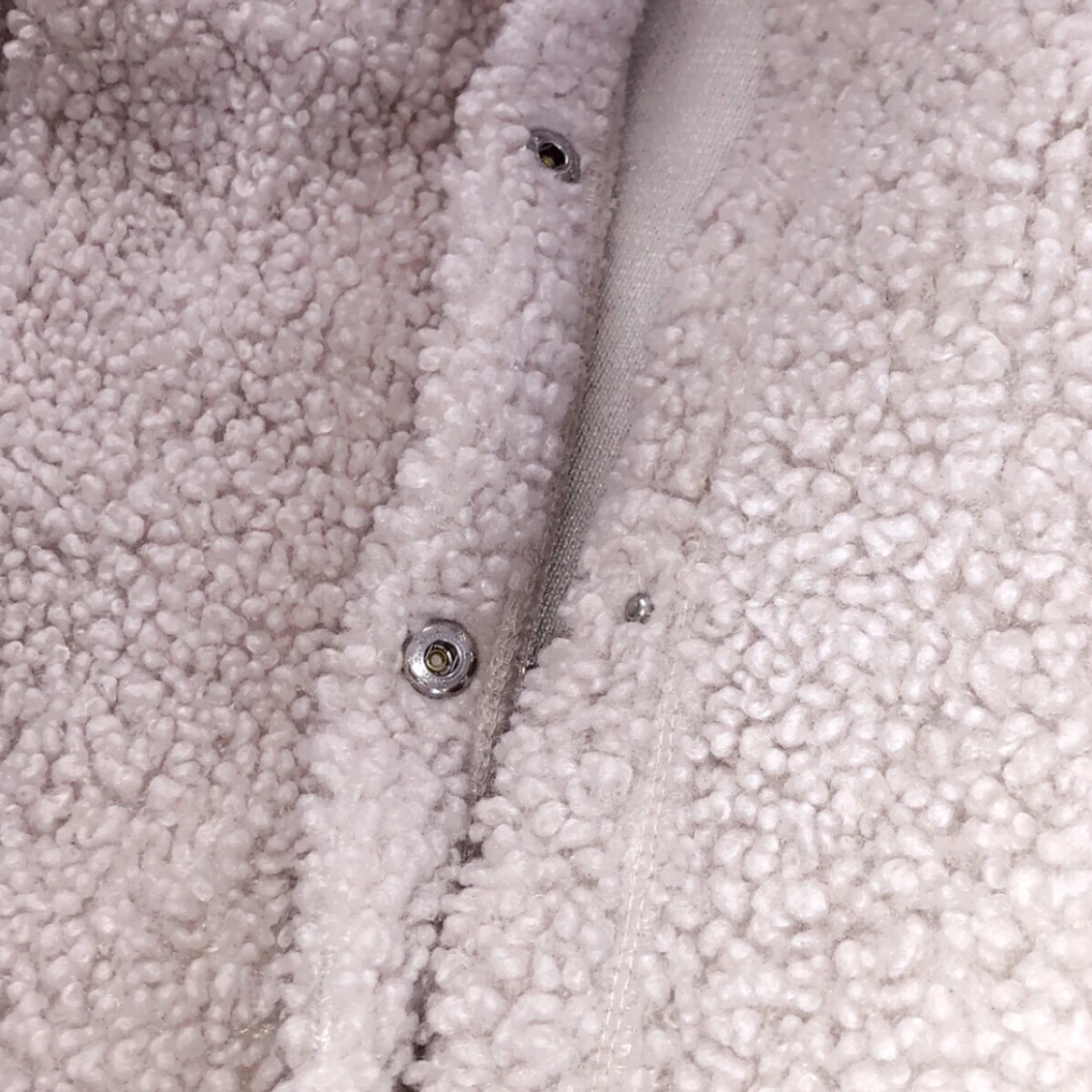 Ljusbeige teddyjacka, knappt använd  - 91