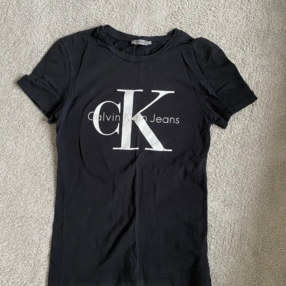 Calvin Klein t-shirt, storlek S. 120kr +frakt . T-shirts.