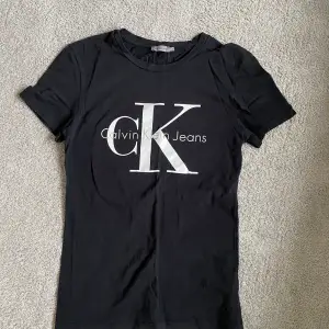 Calvin Klein t-shirt, storlek S. 120kr +frakt 