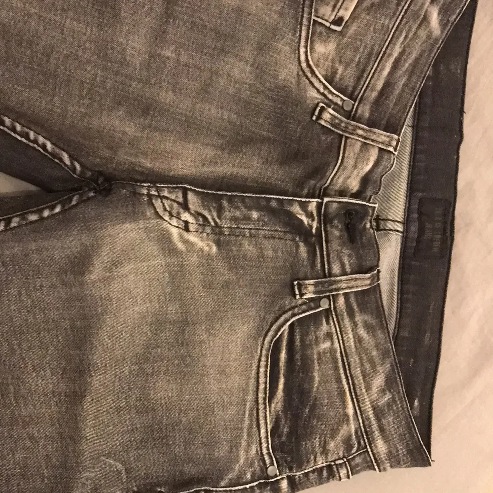 Low waisted vanliga platta jeans . Jeans & Byxor.