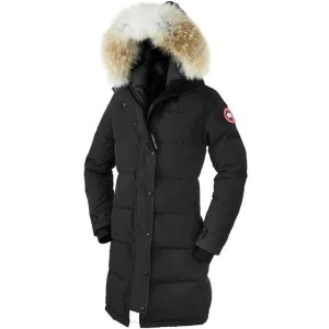 Canada Goose, Shelburne parka, strl S - Jackan köptes för exakt två år sen (oktober 2020). Köptes för 10 700kr. Säljs nu för 6500. Är i bra skick. Användes endast vintern 2020-2021 då den ej kom till användning förra vintern. Är i storlek Small. Kan säljas billigare för snabb affär!