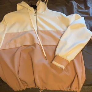 Tröja - Andvänt  bara en gång , jätte fint 