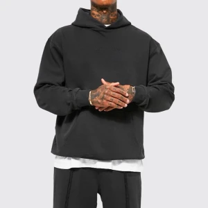 Svart Hoodie - Special Edition a strl M - HELT OANVÄND - Svart hoodie i storlek M - Helt Oanvänd, lapparna är fortfarande på!  Originalpris: 655:-