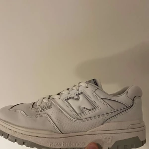 Nee Balnace 550 White/Grey - Strl: 44 Cond: 9/10 Använda fåtal gånger, inga creases, märken osv.