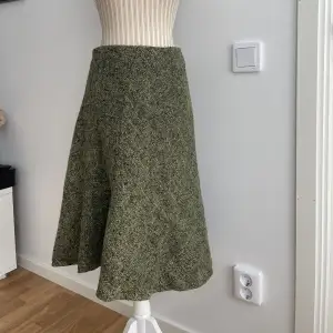 Grön kjol  H&M st 36