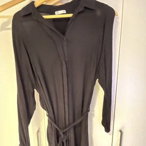 Svart klänning  - Väl använd men jättefin